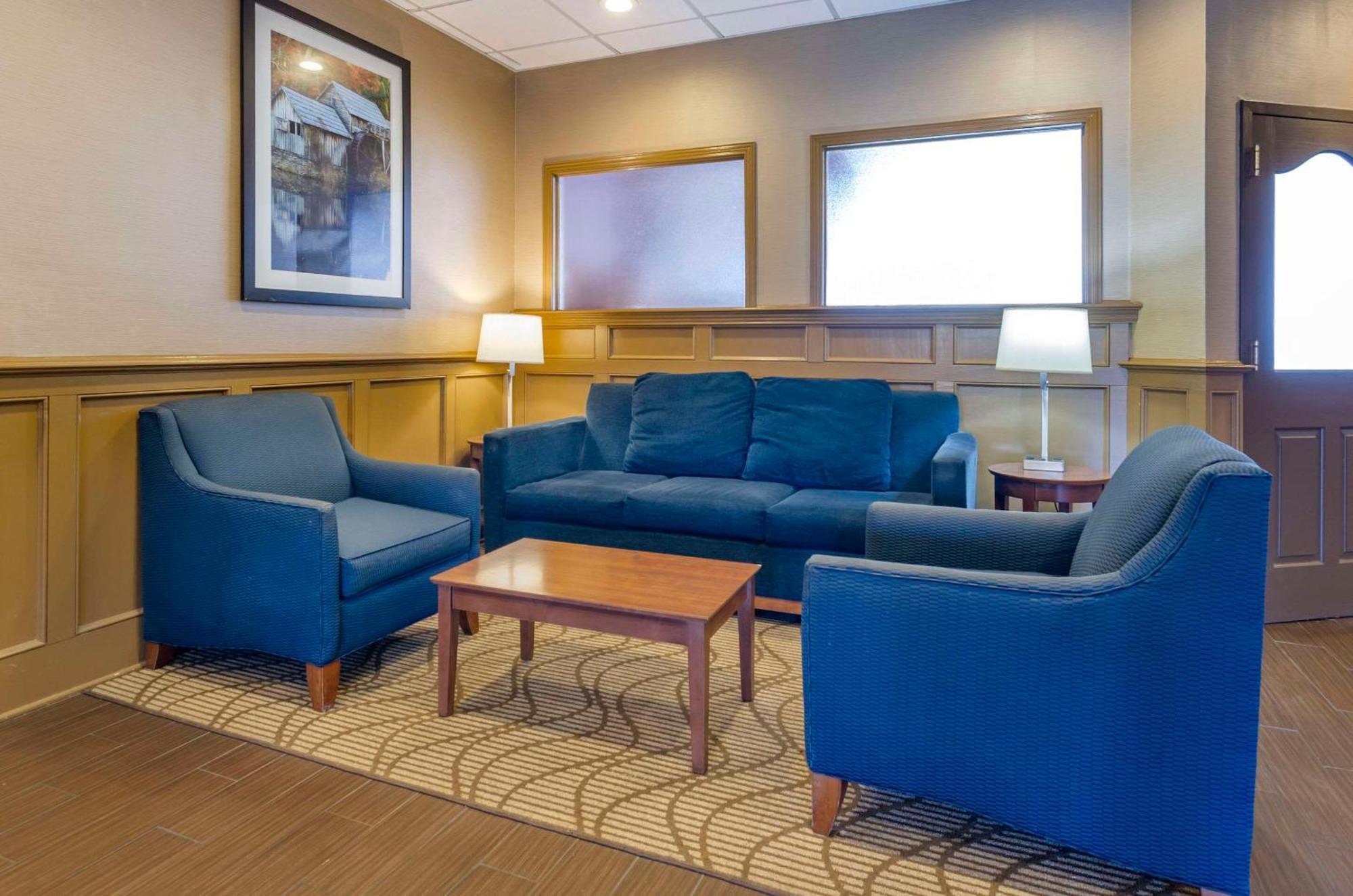 Comfort Inn & Suites Raphine - Lexington Near I-81 And I-64 Esterno foto
